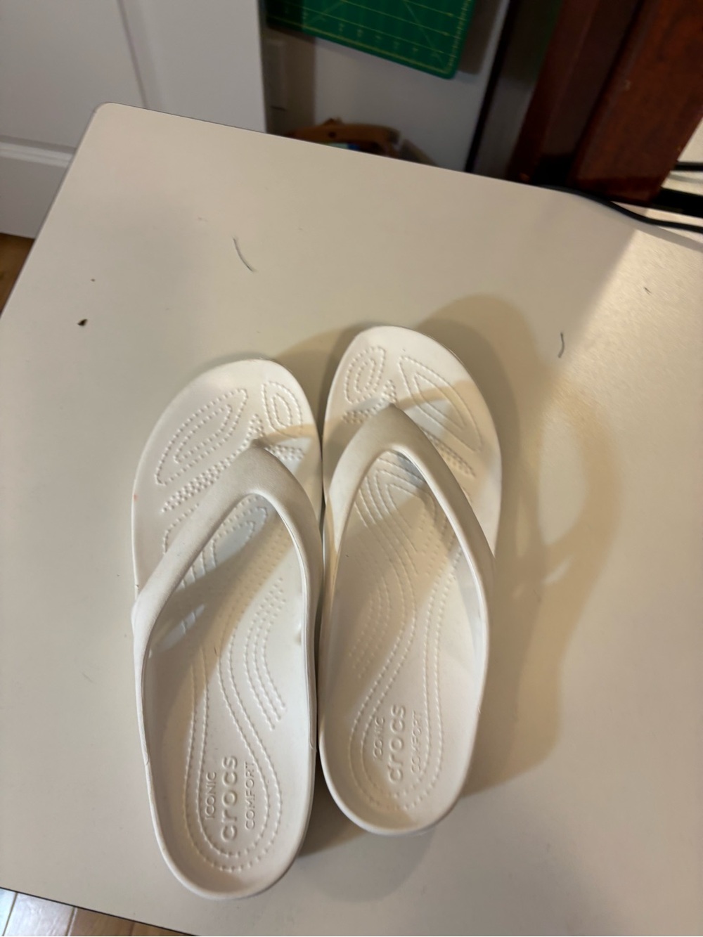 CROCS Women's White Classic Foam Flip Sandals